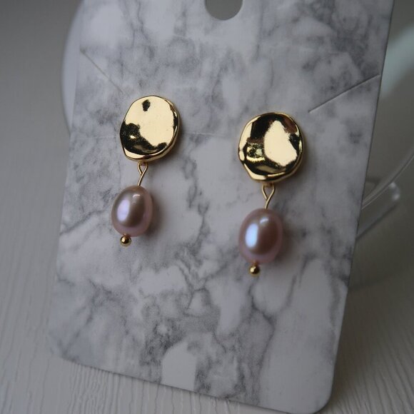 ✨Elegant Pale Pink Natural Freshwater Pearl Gold Plated Earrings ✨ - Picture 1 of 8
